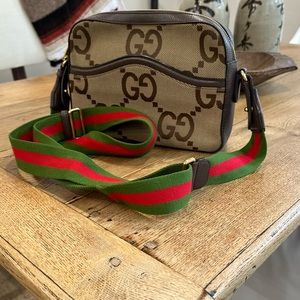 COPY - 10" X 7" X 2.25"
Beige and brown Gucci crossbody bag with Box